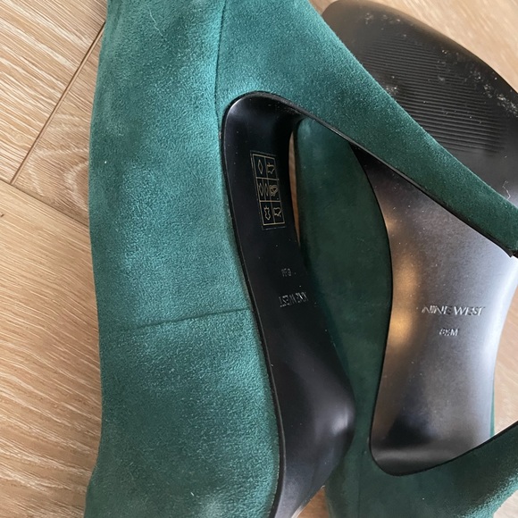 Nine West 8.5 Emerald Heels - worn once - Picture 4 of 5